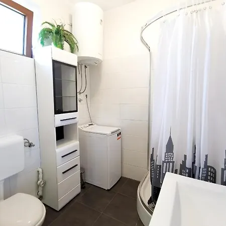 Piero, Privlaka Guest house